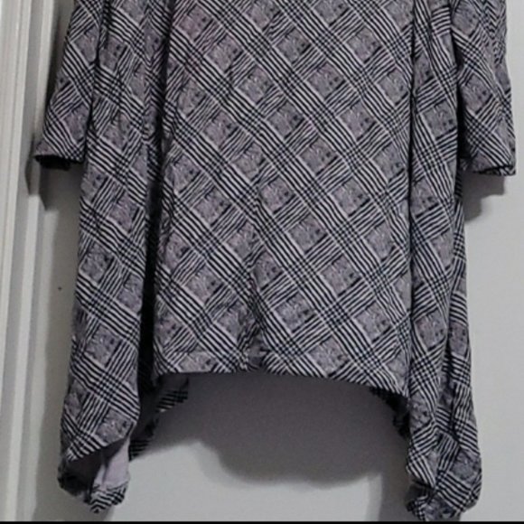 CATHERINES Top - Cold Shoulder - 22/24W - Picture 3 of 3